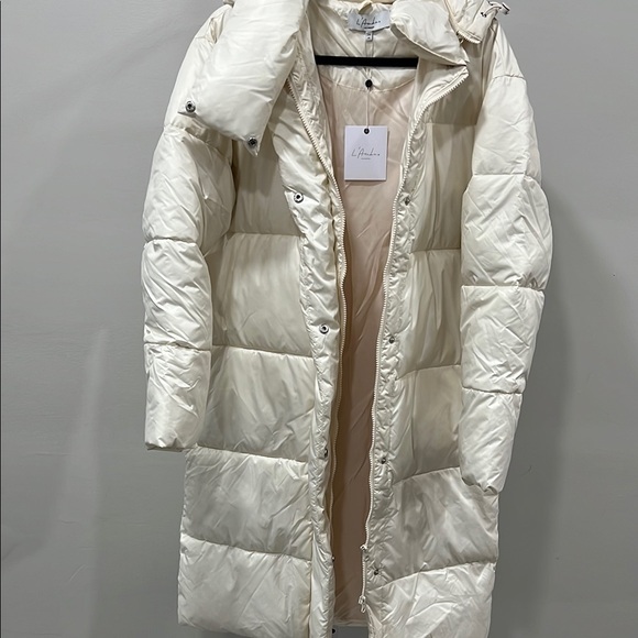 L'Academie Marlon Puffer Coat in Ivory - Picture 5 of 12
